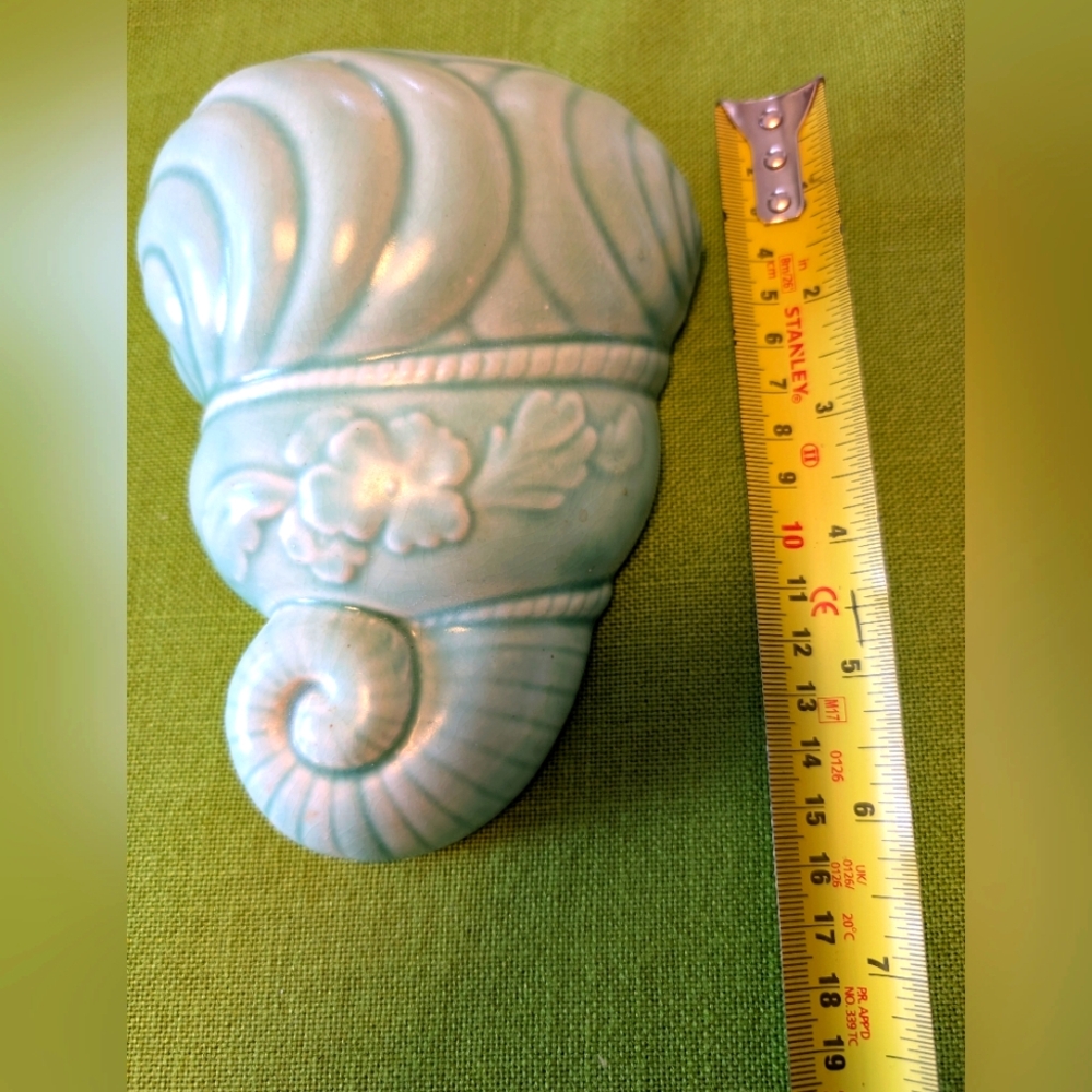 Burlington Ware wall pocket, 61/2"